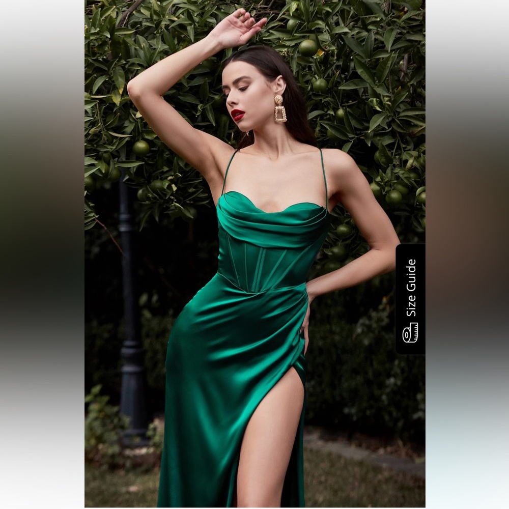 The Soltera Emerald Mia Bella Couture Evening Black Tie Gown Dress Size 18 US